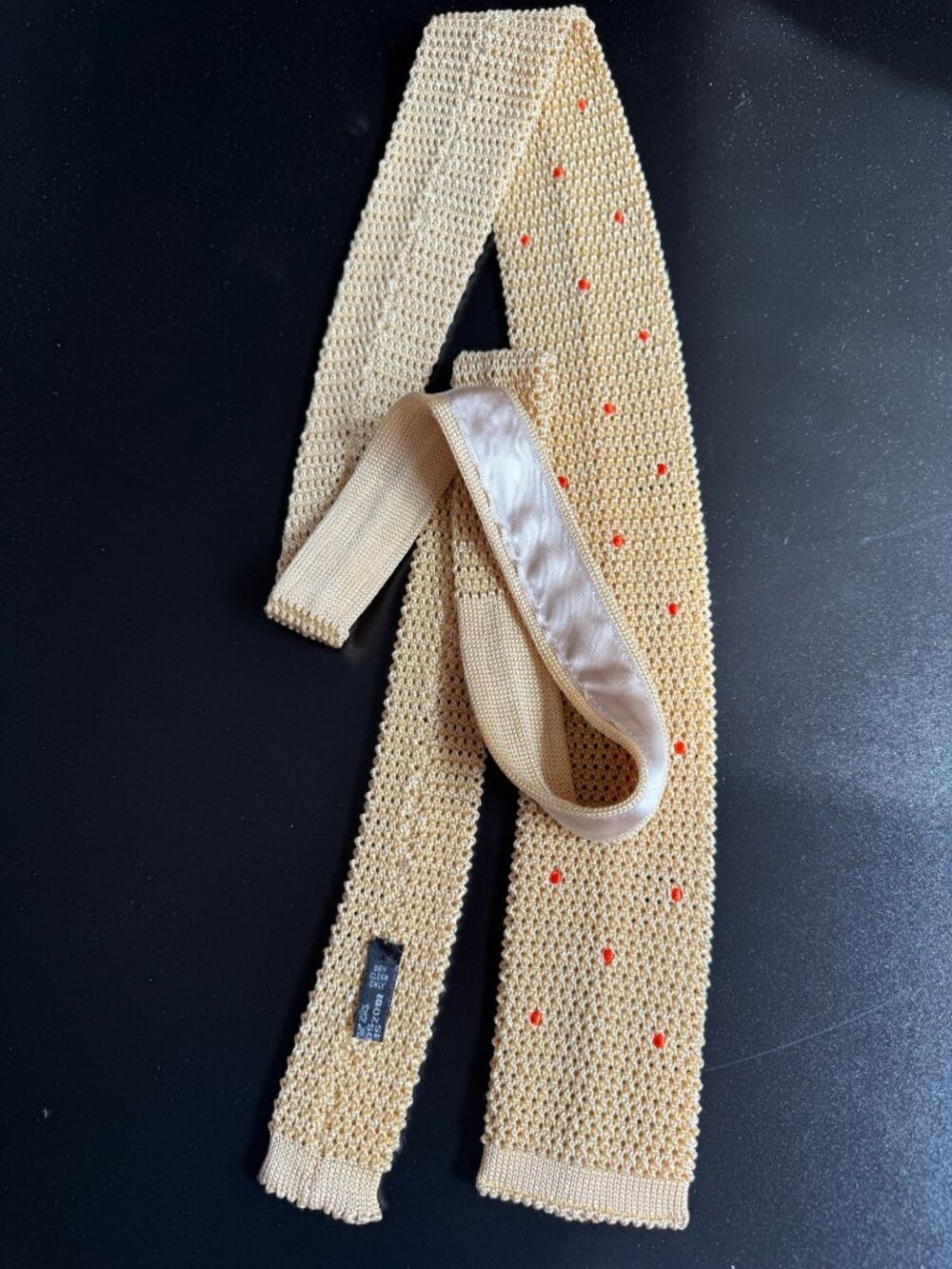 Biella G. Vasta Collezioni Silk Knit Tie Italy in Pale Yellow with Red Dots - Picture 4 of 7